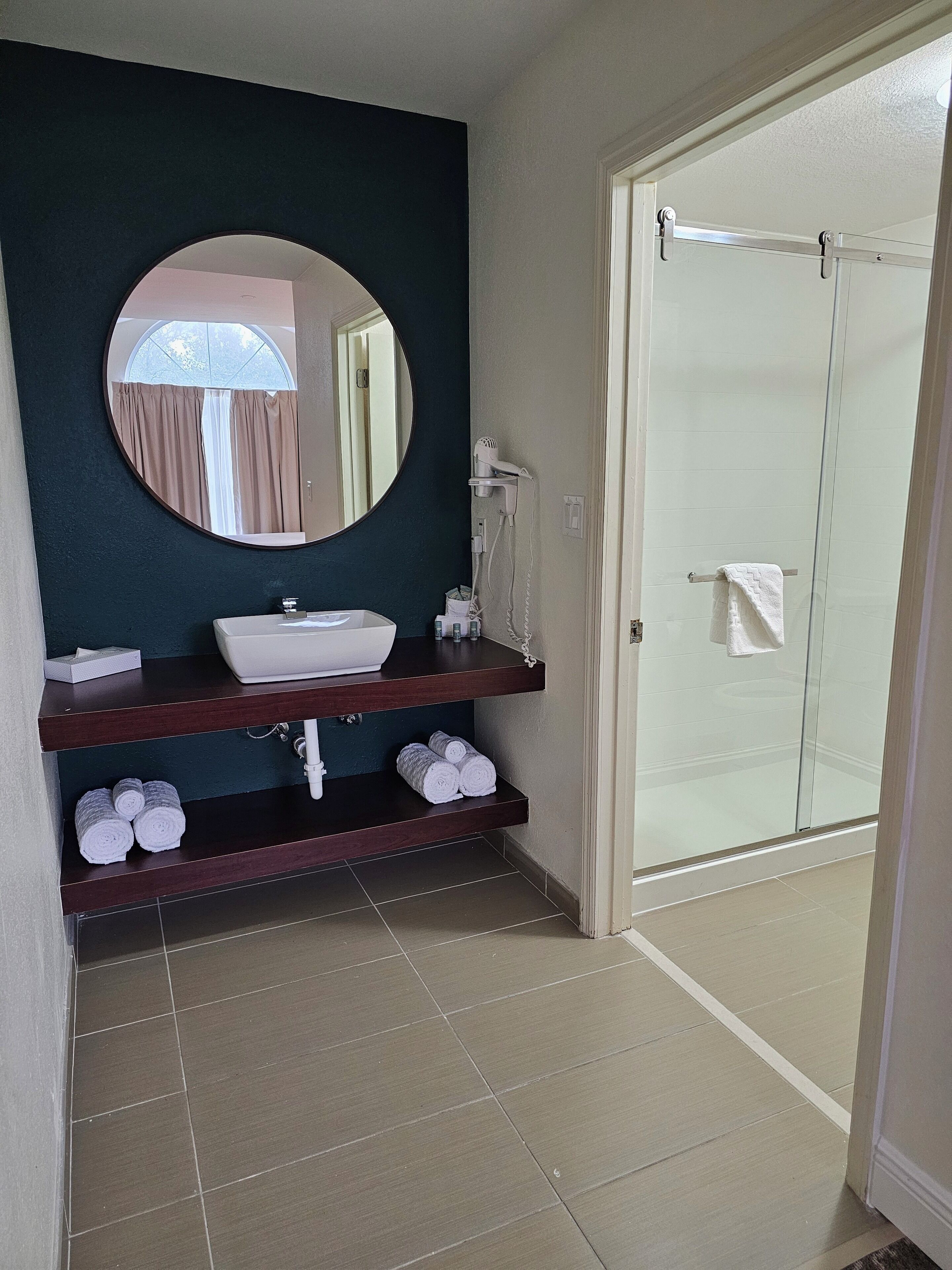 Photo - SureStay Plus by Best Western Orlando Lake Buena Vista