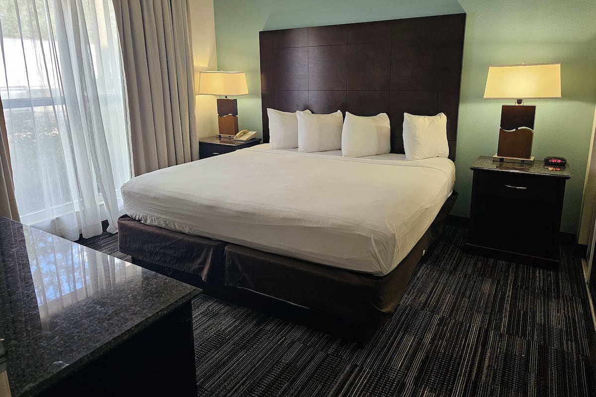 1 bedroom, in-room safe, desk, iron/ironing board