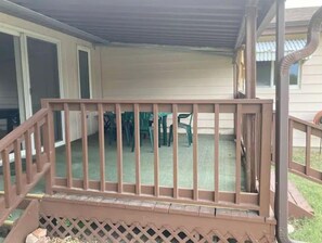 Exterior detail - Cozy 3-bedroom 2 bathroom house (Russell)