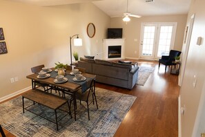 Dining - Be Home - spacious condo w/ parking (Martinez)