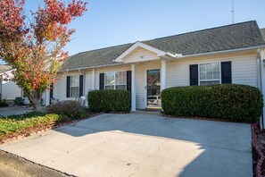 Exterior - Be Home - spacious condo w/ parking (Martinez)