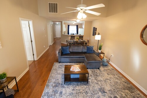 Be Home - spacious condo w/ parking