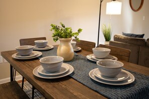 Dining - Be Home - spacious condo w/ parking (Martinez)