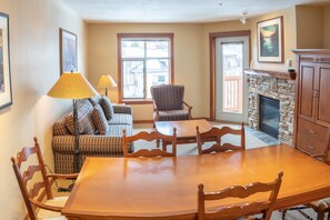 Télévision, cheminée