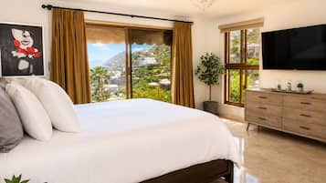 In-room safe, desk, iron/ironing board, free WiFi