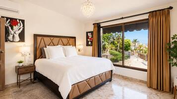 In-room safe, desk, iron/ironing board, free WiFi