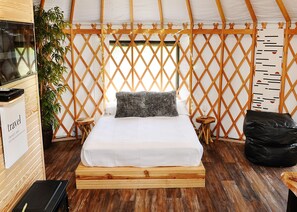 1 bedroom, bed sheets