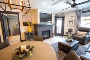 TV, fireplace