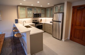 Kjøleskap, mikrobølgeovn, ovn og oppvaskmaskin