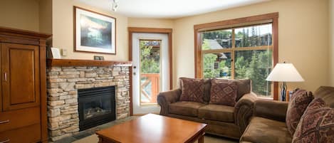 TV, fireplace