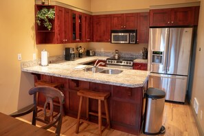 Refrigerador, microondas, horno y lavavajillas