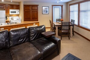 TV, fireplace - 3205 - Two Bedroom Standard Powderhorn Lodge by RedAwning (Solitude)