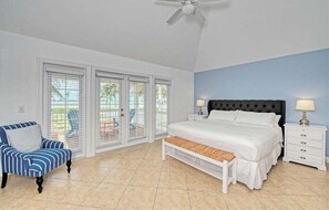 3 slaapkamers, een strijkplank/strijkijzer, reisbedje, gratis wifi