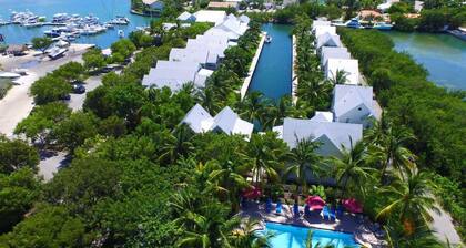 Tropical Retreat at Coral Lagoon~ Waterfront Villa w Pool!