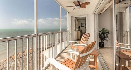 Seaside Villa~ Charming Beachfront Condo w/ Pool!