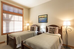 2 bedrooms, WiFi, bed sheets - 2403 - Two Bedroom Standard Eagle Springs East by RedAwning (Solitude)