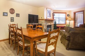 Dining - 3306 - One Bedroom + Den Deluxe Powderhorn Lodge by RedAwning (Solitude)
