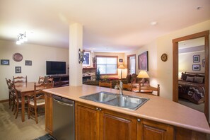 Interior - 3306 - One Bedroom + Den Deluxe Powderhorn Lodge by RedAwning (Solitude)