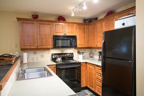 Refrigerador, microondas, horno y lavavajillas 