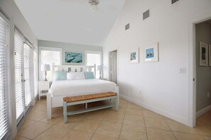 3 chambres, fer et planche à repasser, lit de bébé portatif