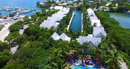 Tropical Seahorse at Coral Lagoon ~ Waterfront Villa w Resort Pool