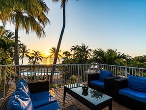 Property grounds - Sunsets in Paradise~ Gulf Front Pool Home, 22' Dock, Kayaks, Bikes & Paddleboards (Marathon)