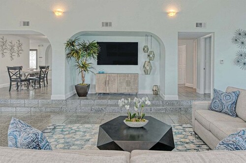 Reel Relaxin` ~ Luxury Waterfront Pool Home