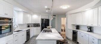 Reel Relaxin` ~ Luxury Waterfront Pool Home