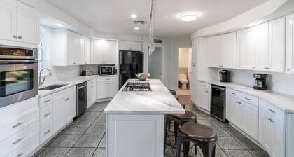 Reel Relaxin` ~ Luxury Waterfront Pool Home