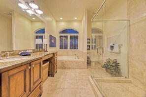 Bathtub, jetted bath, hair dryer, towels - Angler & Ale~ Waterfront Pool Home, Hot Tub & 60' Dock! (Marathon)