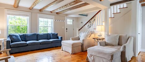 Smart-TV, Kamin, Stereoanlage