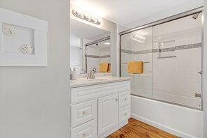 Combined shower/bathtub, hair dryer, towels, soap - Kennebunk's Charming Beach Home (Kennebunk)