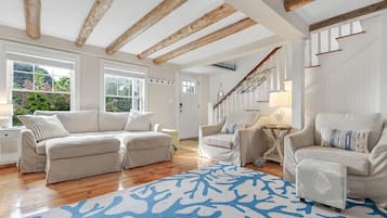 Smart-TV, Kamin, Stereoanlage