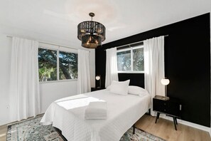 3 bedrooms, desk, iron/ironing board, WiFi