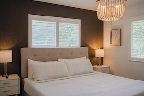 3 bedrooms, desk, iron/ironing board, WiFi - Auberge Chic -Verdure: Perfect beach getaway! (St. Augustine Beach)