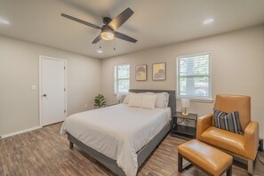 1 bedroom, desk, iron/ironing board, WiFi