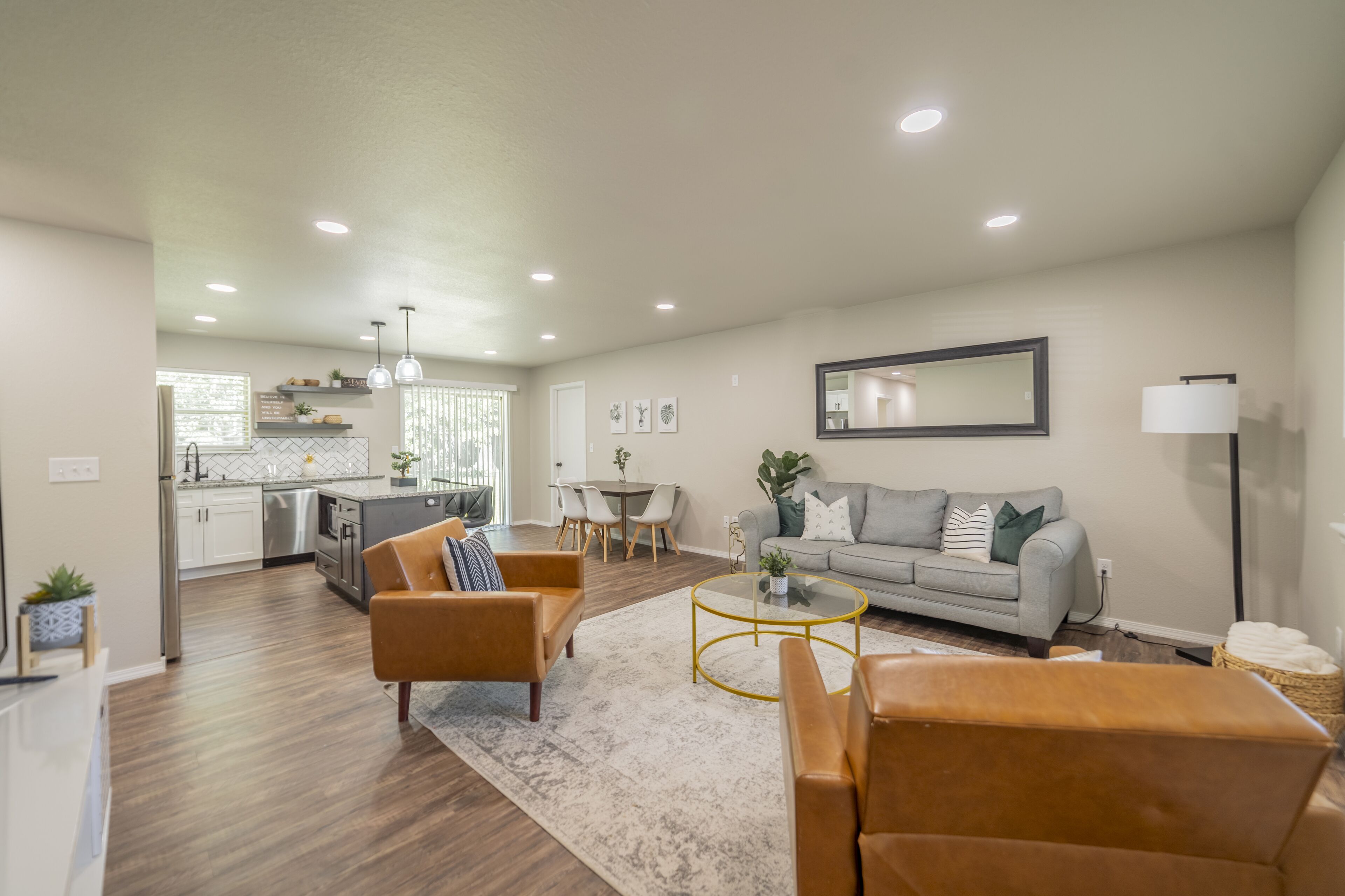 Modern House w/ Backyard. Pet friendly!