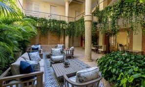 32-inch flat-screen TV with cable channels, TV, heated floors - CC-5 HABITACION EN GETSEMANI CON WIFI (Cartagena)