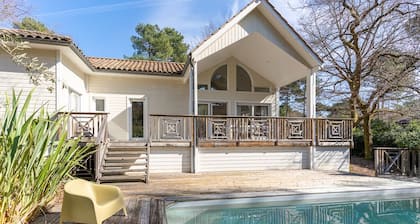Charmante Villa Avec Piscine au Golf de Biscarrosse
