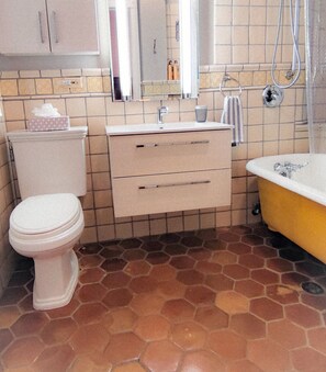 Exclusive Apartment, Private Bathroom, Garden View (1st Floor) | Bathroom - Historic Oak Park Home (Oak Park)