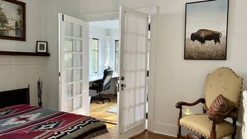 Exclusive Apartment, Private Bathroom, Garden View (1st Floor)