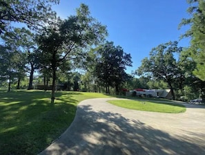 المنطقة المحيطة بالمنشأة