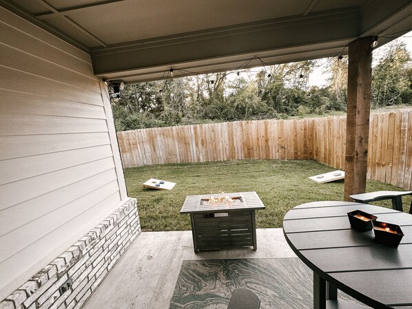 Outdoor dining - Luxury meets Cozy New Build (Tyler)