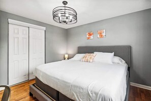 4 bedrooms, WiFi - Cheerful 4 Bedroom Lansing Home (Lansing)