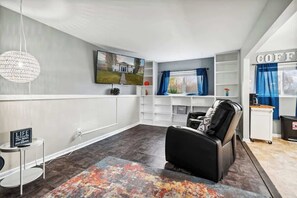 Interior - Cheerful 4 Bedroom Lansing Home (Lansing)