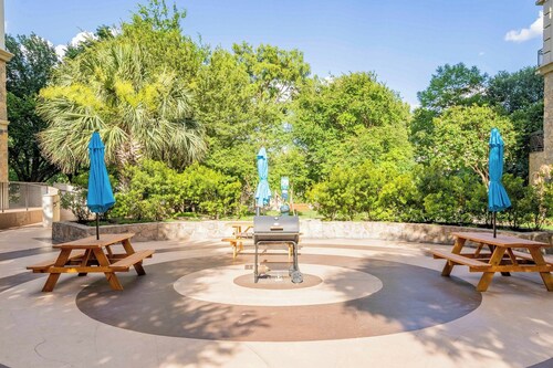 San Antonio | Couples River Walk Getaway | Pool + Downtown