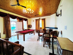 Children's play area - indoor - Hotel Madhuvan (Kandaghat)