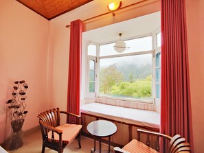 Free WiFi - Hotel Madhuvan (Kandaghat)