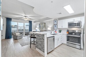 Microondas, horno, parrilla de estufa y lavavajillas 