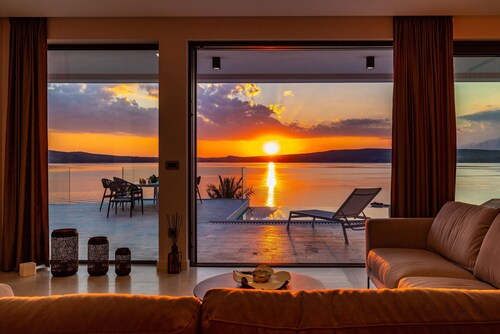 Luxusvilla Novita mit Pool